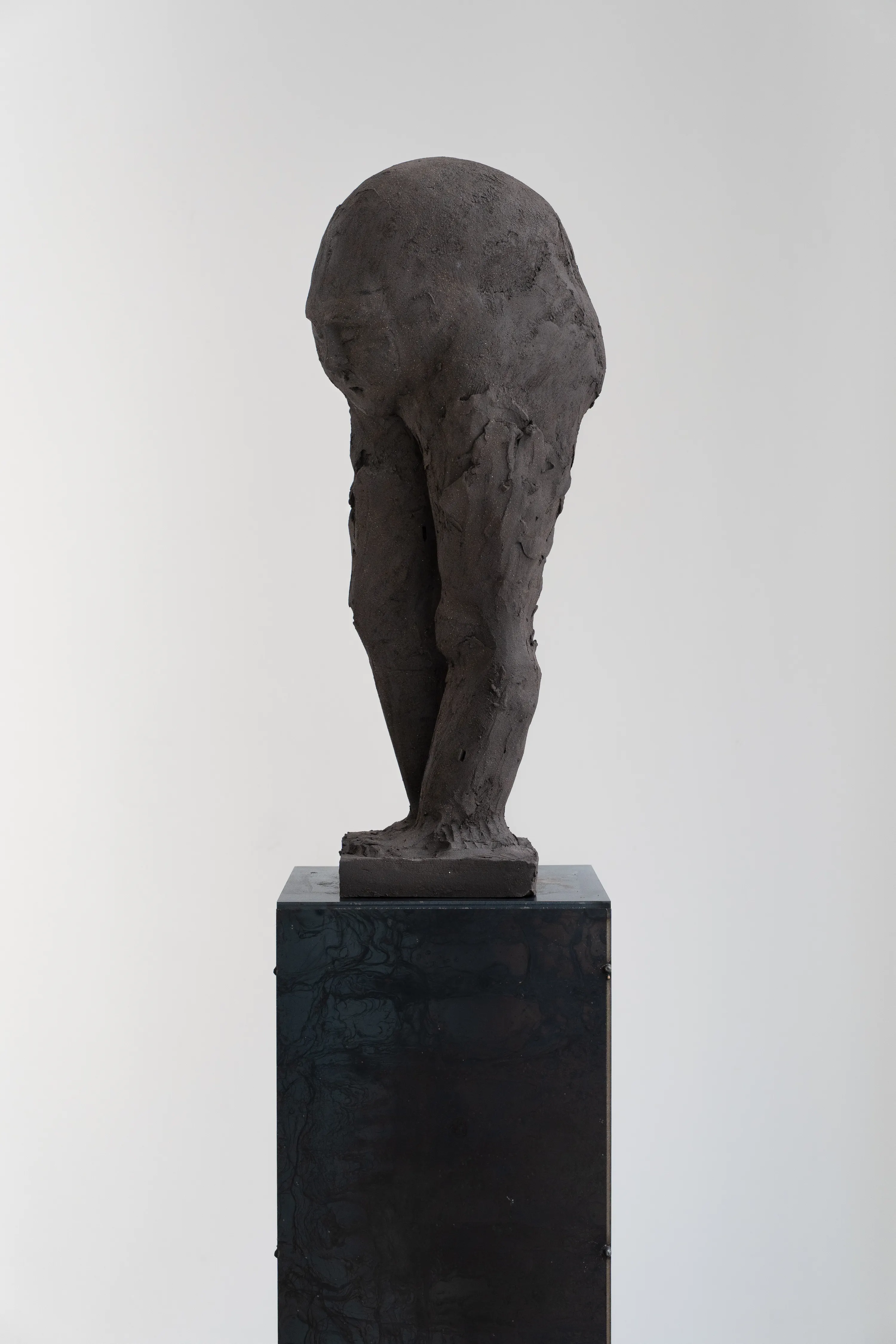 Baubô, 2025. stoneware, 63 × 26 × 25 cm. Photo © Octave Pineau-Furet