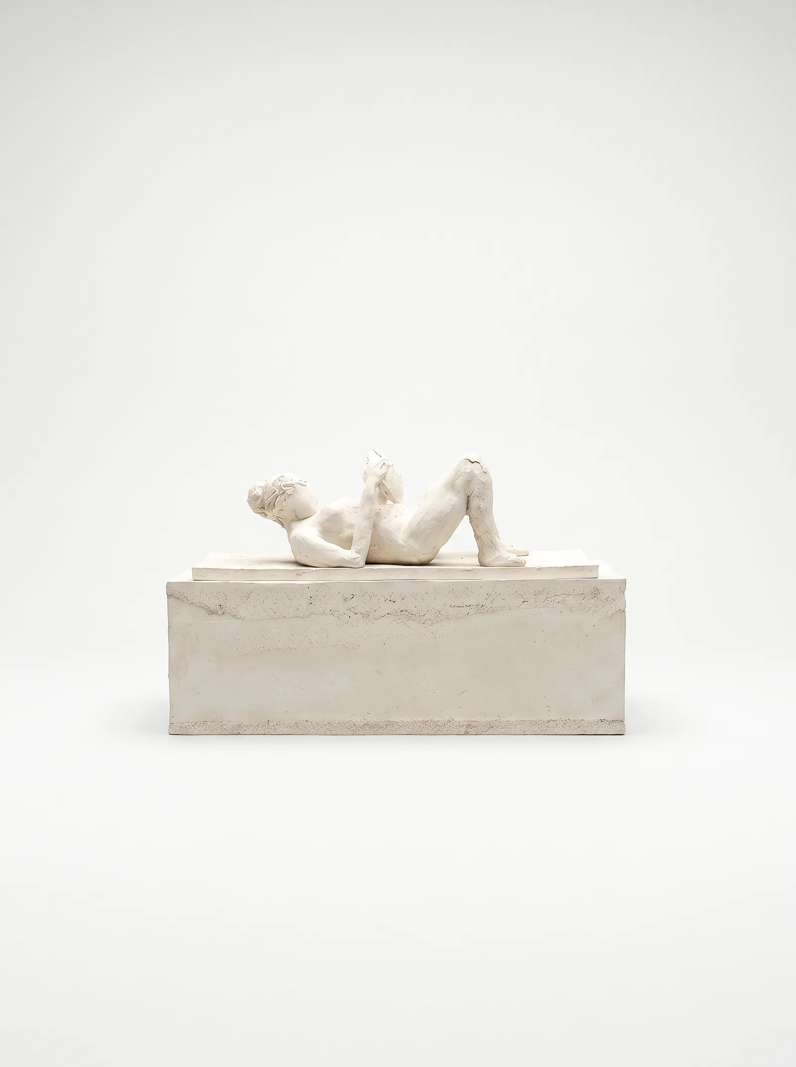 Témoin — Philautie Autopoïèse — O2, 2025. Ceramic, 20 × 33 × 12 cm. Photo © Nicolas Lafon