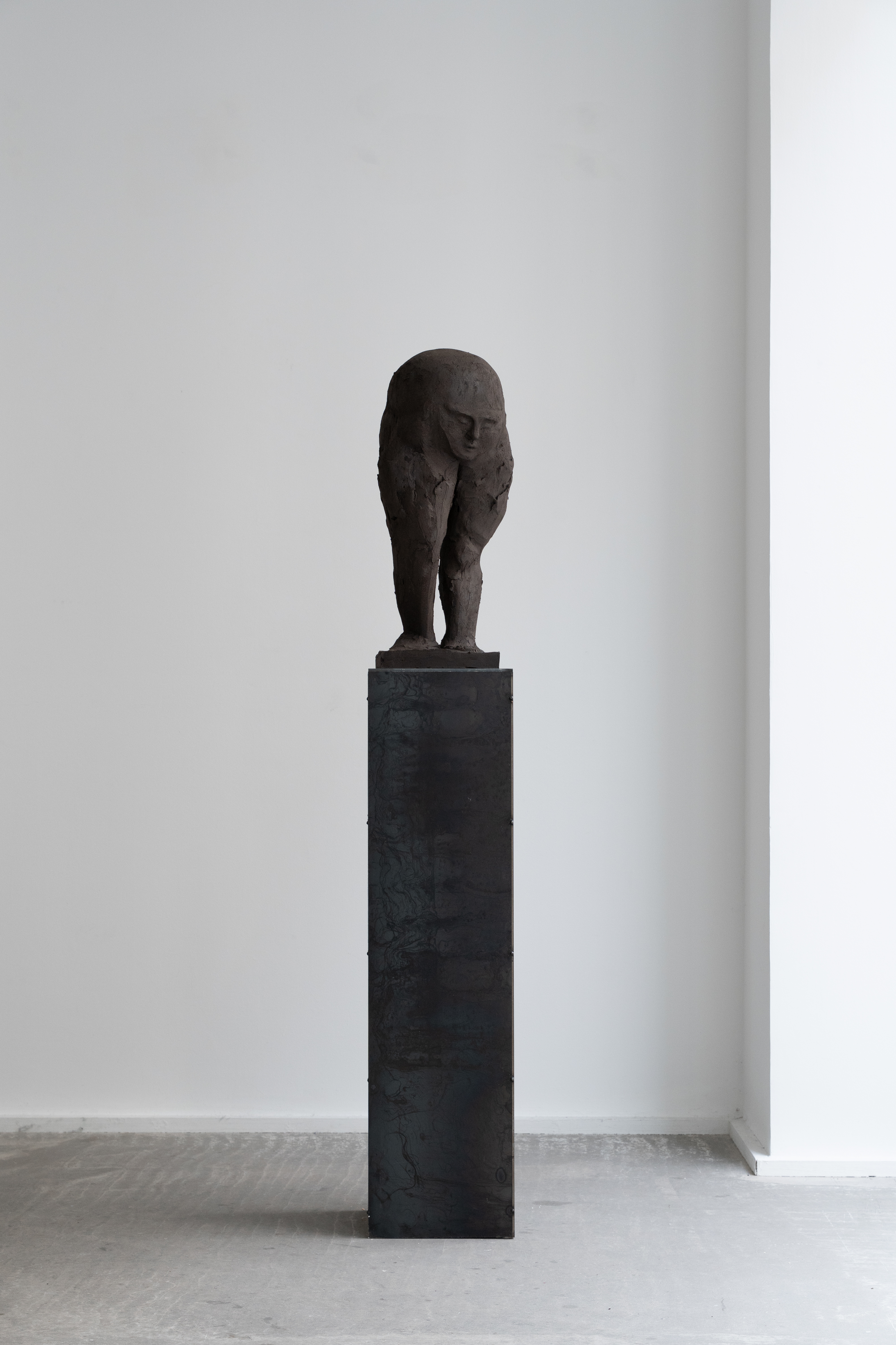 Baubô, 2025. Stoneware, 63 × 26 × 25 cm. Photo © Octave Pineau-Furet